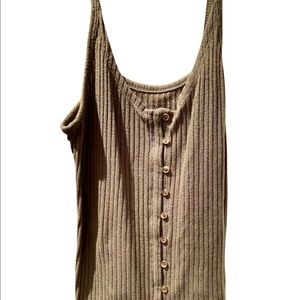 ✨ 3 items for 15% off bundle ✨ Olive American eagle button up tank top